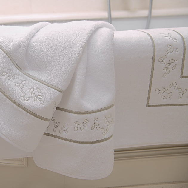 Montecatini rigato towels in White / Red – www.